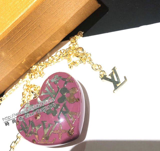 Louis Vuitton新款飾品 路易威登亞克力老花項鏈 LV粉色桃心圖案項鏈鎖骨鏈  zglv1965